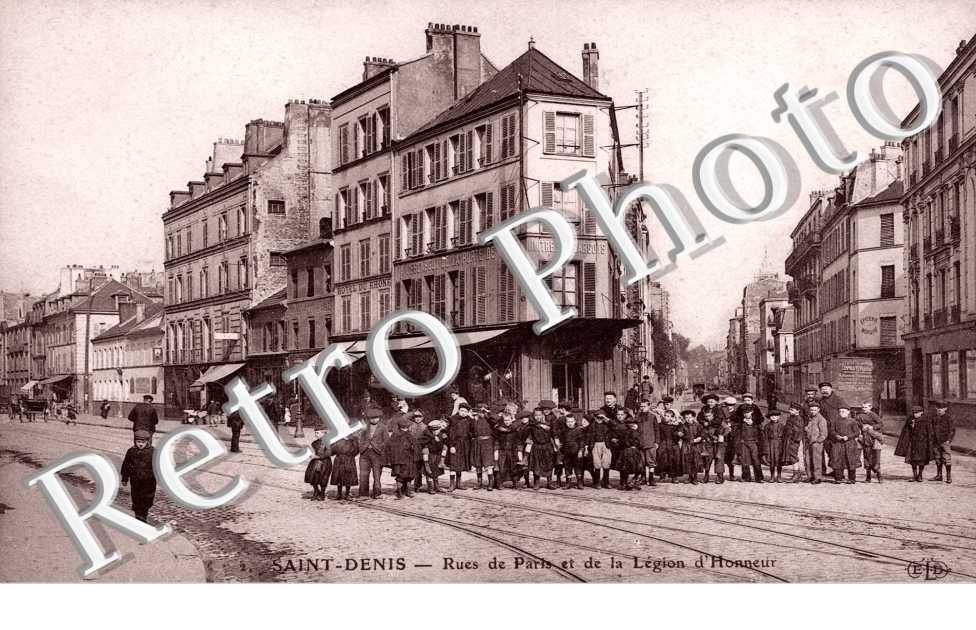 Croisement entre la rue de Paris et la rue de la Légion d'Honneur