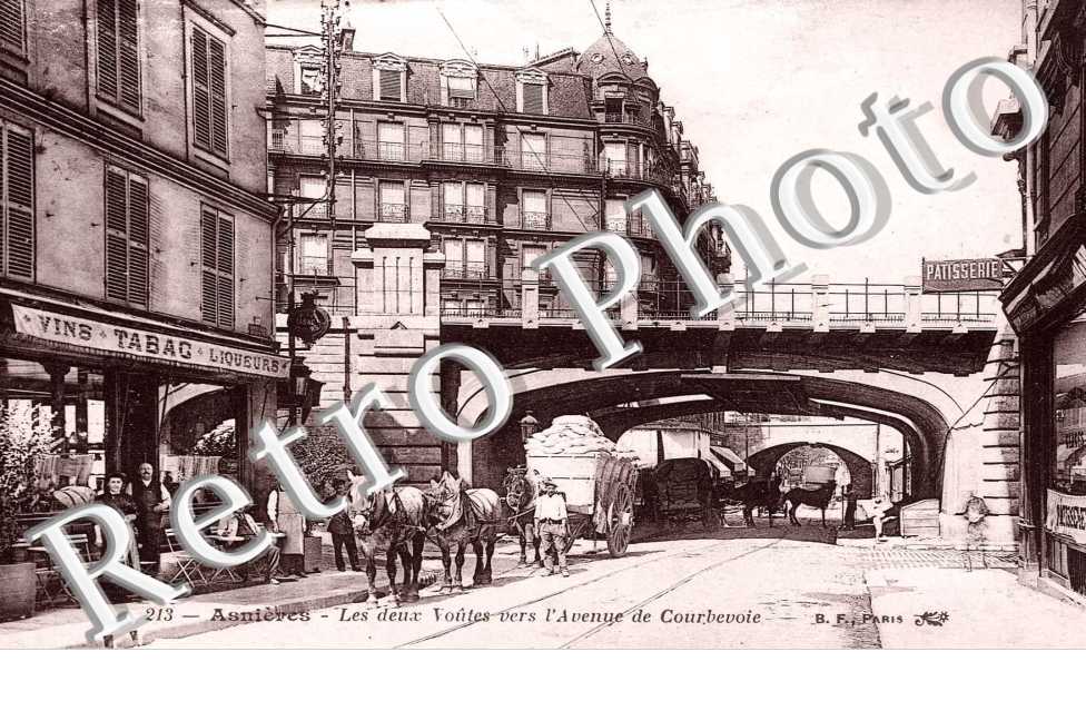 l'avenue de Courbevoie - attelages de chevaux