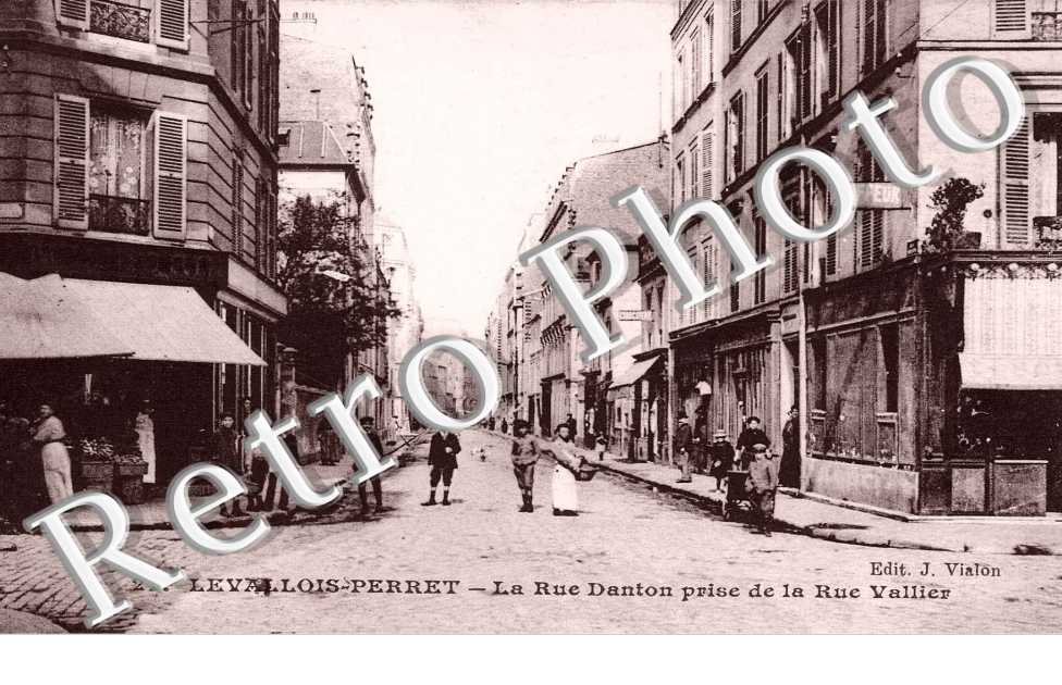 La rue Danton prise de la rue Vallier