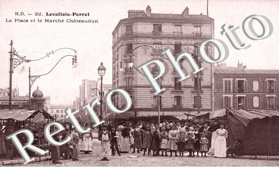 La place et le marche Chateaudun