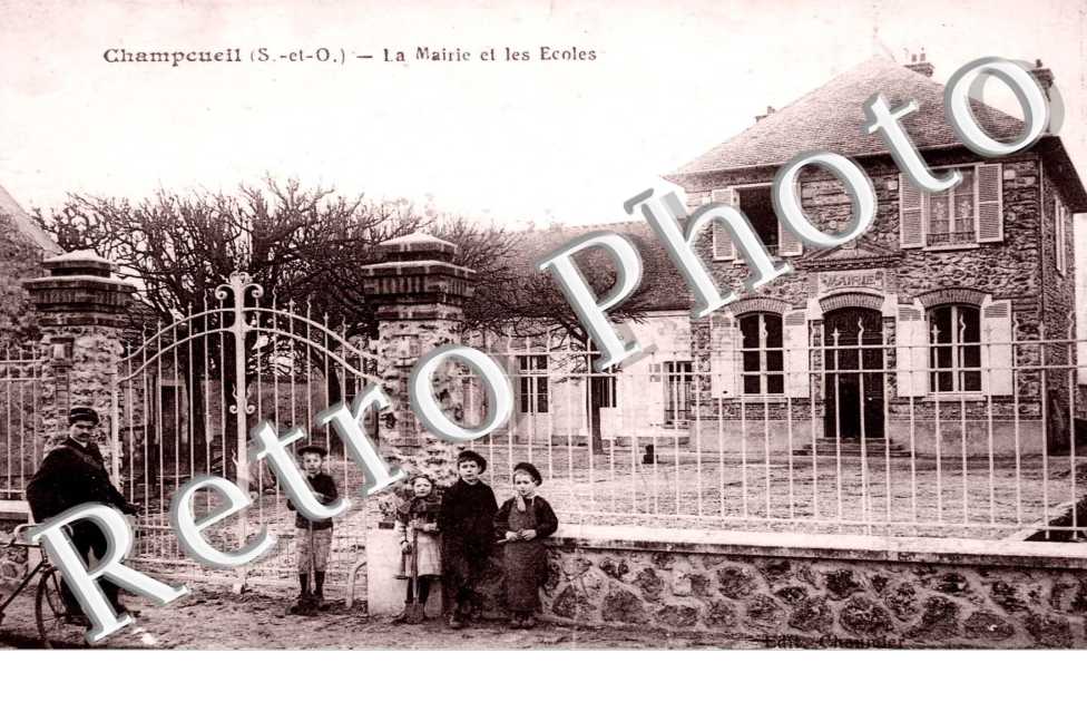 LA MAIRIE ET LES ECOLES