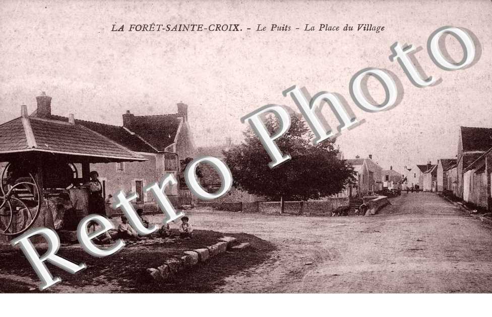 LE PUITS LA PLACE DU VILLAGE