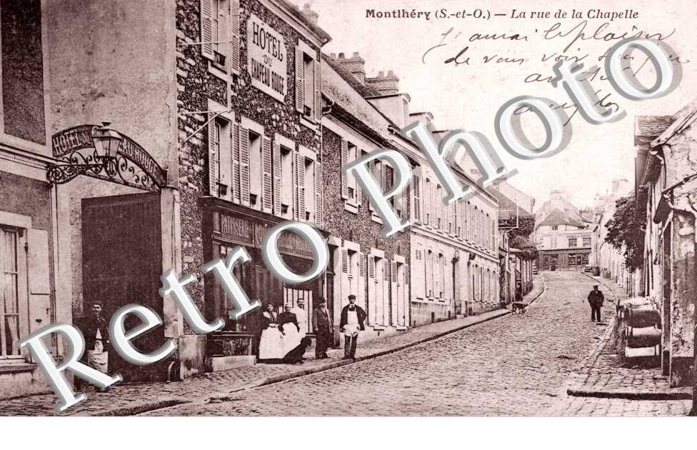 La rue de la Chapelle - Hôtel du Chapeau Rouge
