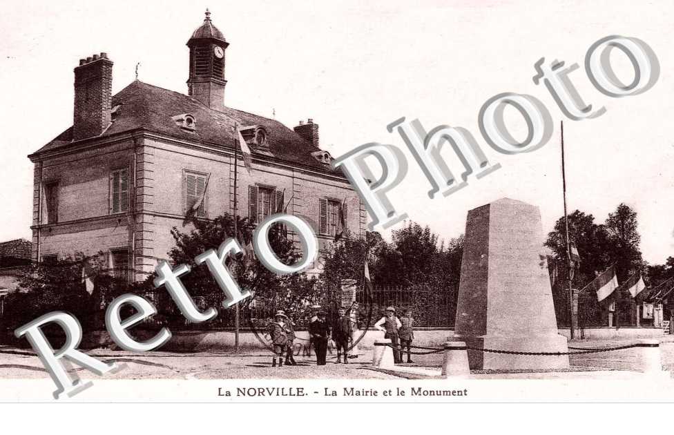 LA MAIRIE ET LE MONUMENT