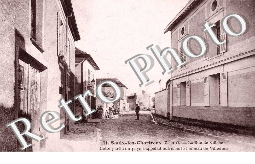 Saux-les-Chartreux, la Rue de Villebon