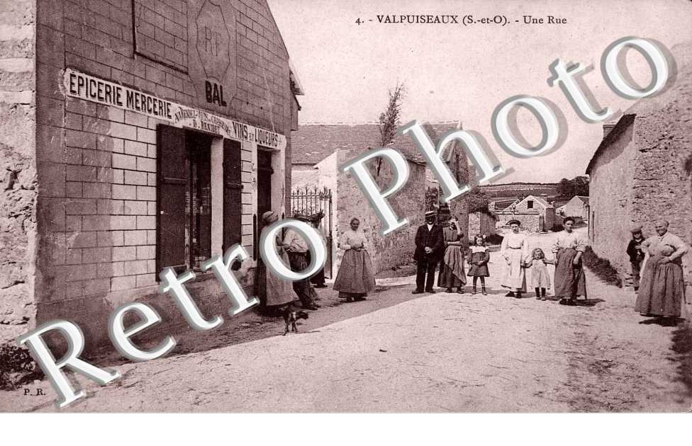 UNE RUE