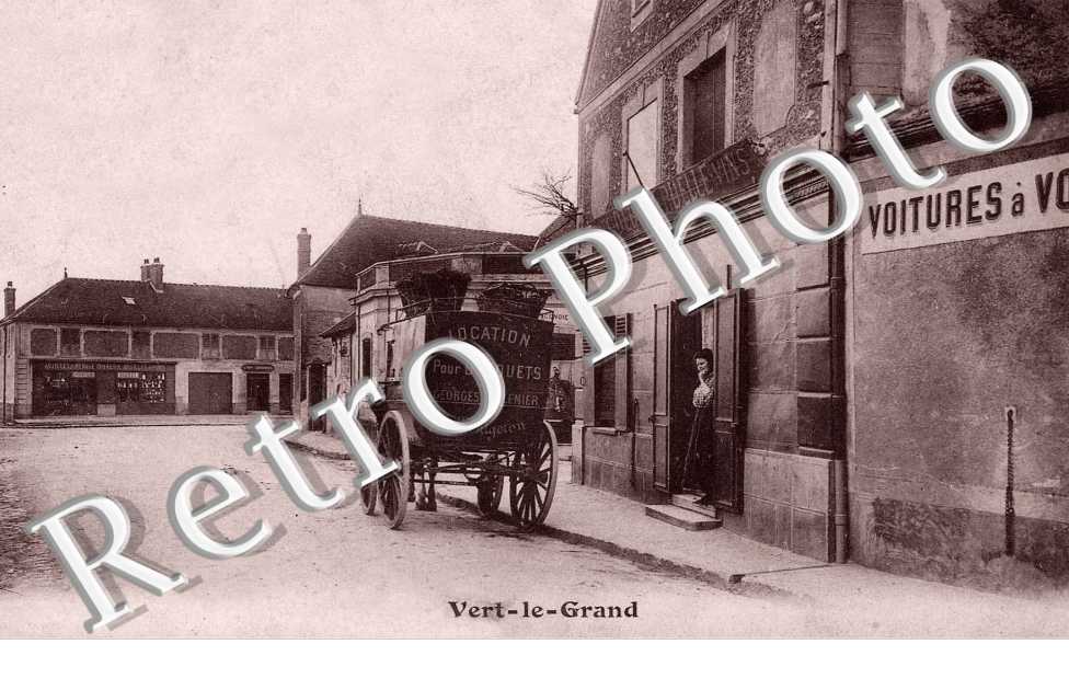 (une voiture dans la rue)