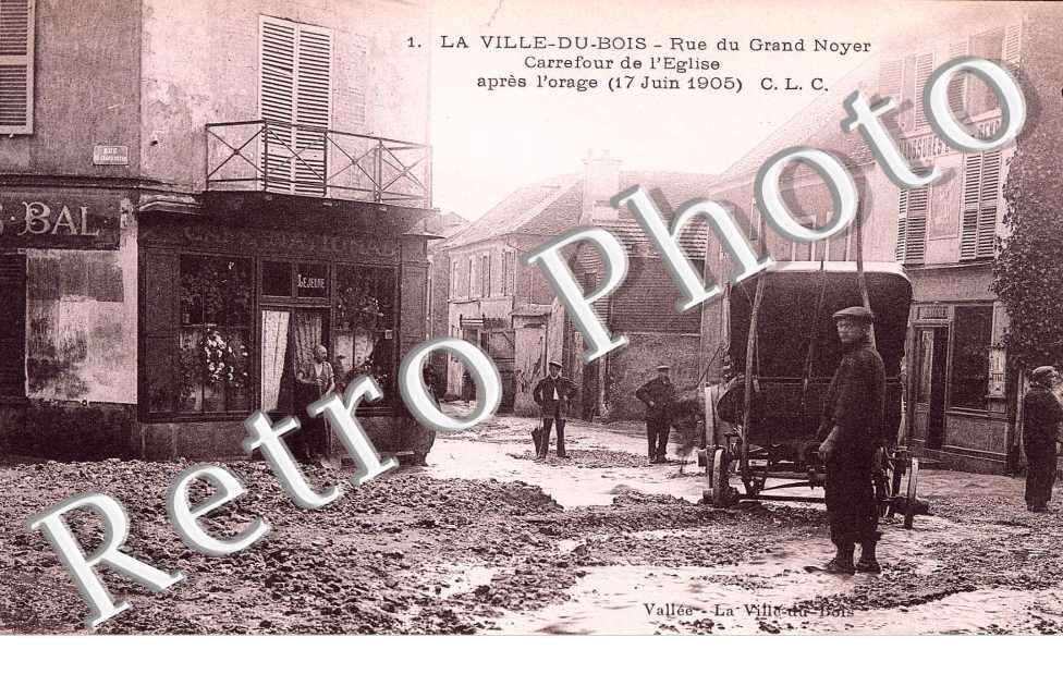 rue du Grand Noyer - carrefour de l'eglise apres l'orage (17 juin 1905)