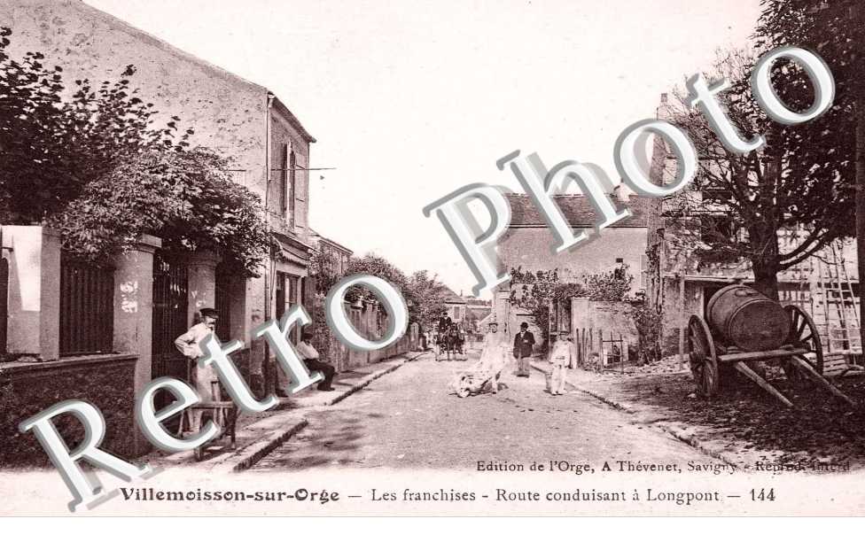 Les franchises - route conduisant a Longpont