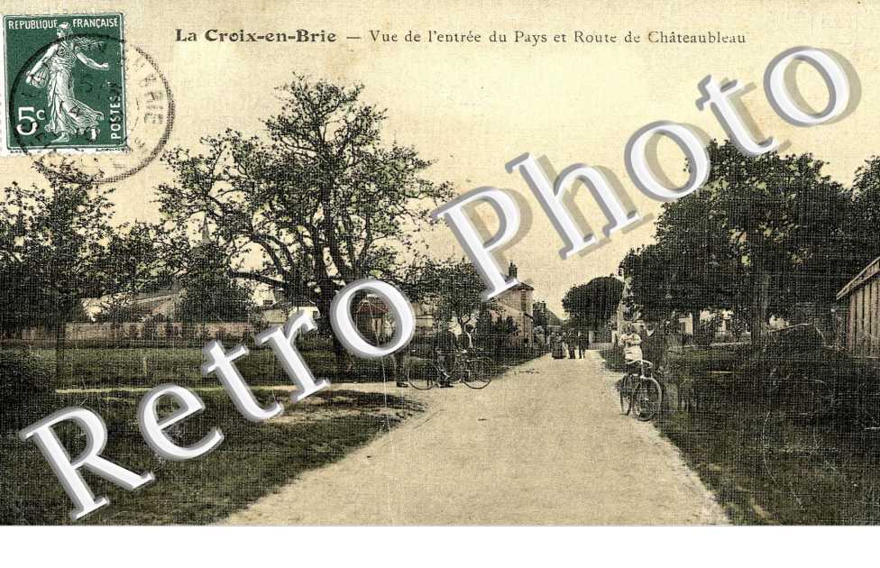 vue de l'entree du pays et route de Chateaubleau
