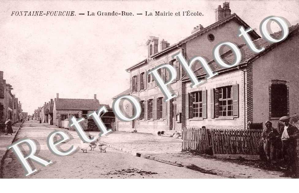 la grande rue - la mairie et l'ecole
