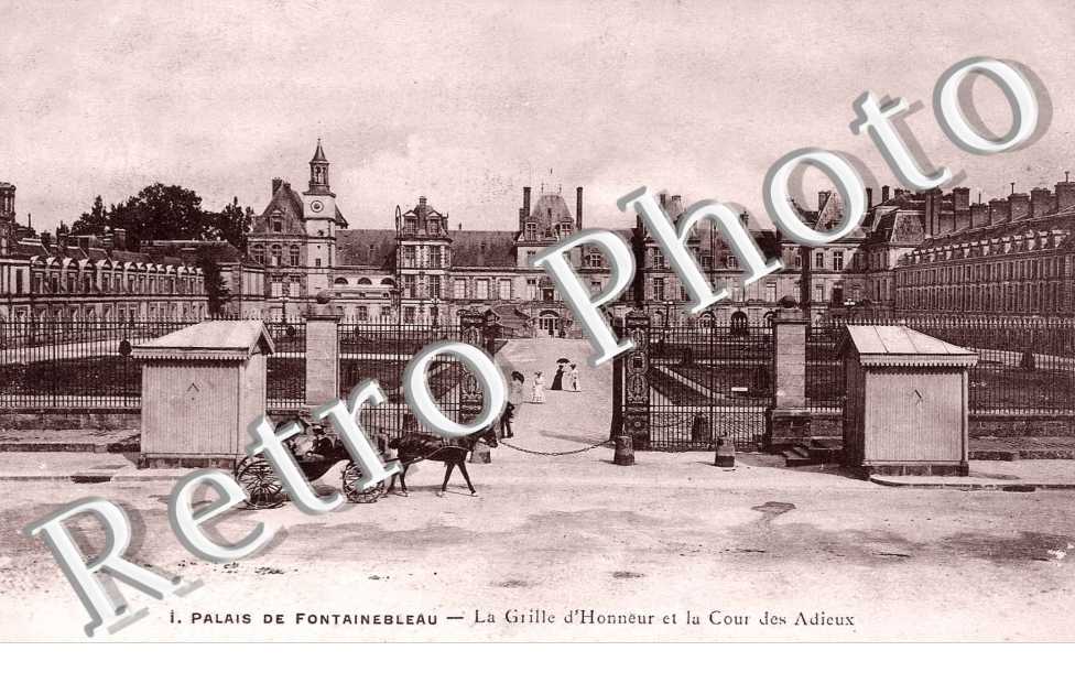 LA GRILLE D'HONNEUR ET LA COUR DES ADIEUX
