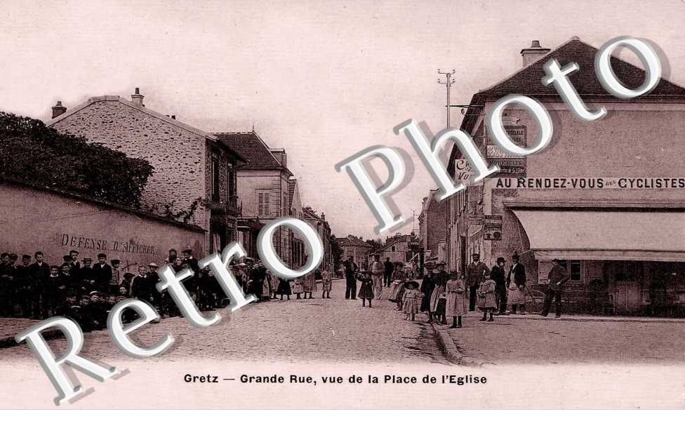 Grande rue, vue de la place de l'eglise