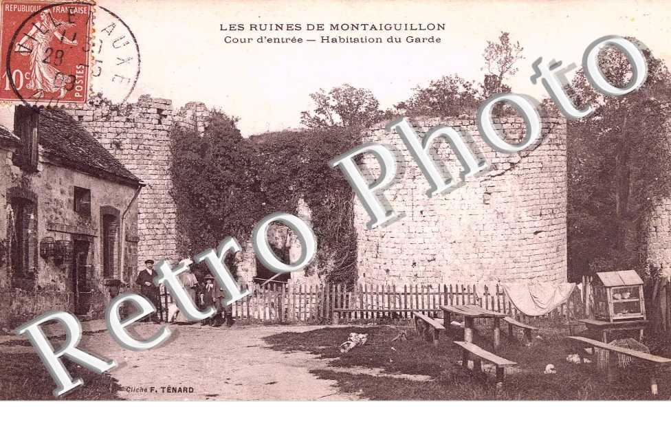 les ruines de Montaiguillon, cour d'entree, habitation du garde