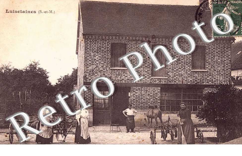 devant une ferme