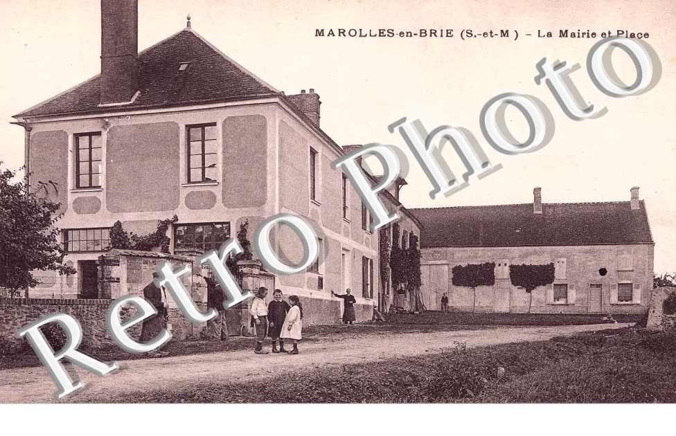 La mairie et place