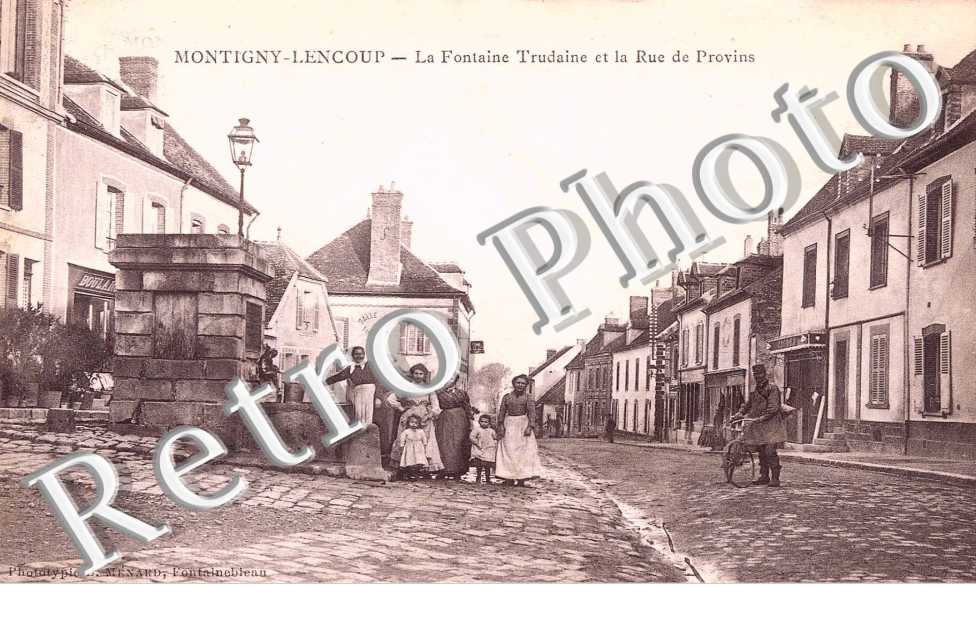 La fontaine Trudaine et la rue de Provins