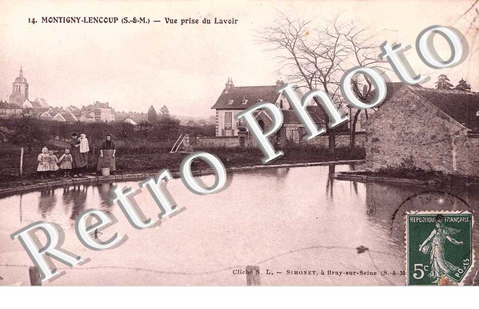 Vue prise du lavoir
