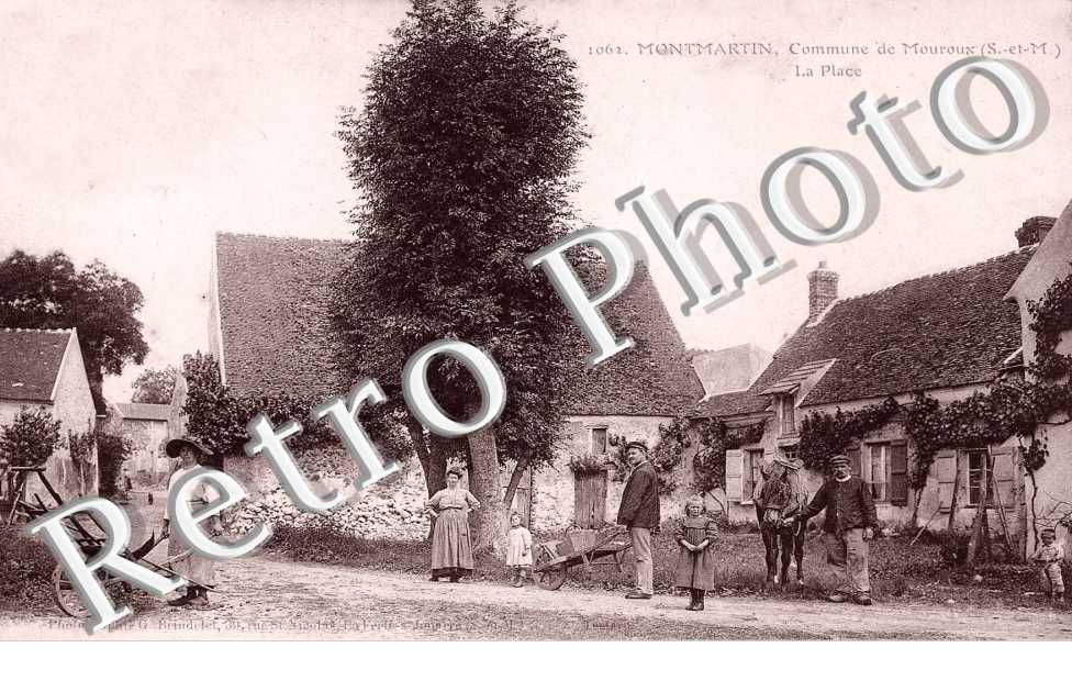 Montmartin -   Commune de Mouroux - la place