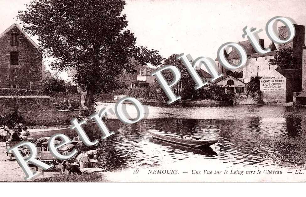 UNE VUE SUR LE LOING VERS LE CHATEAU