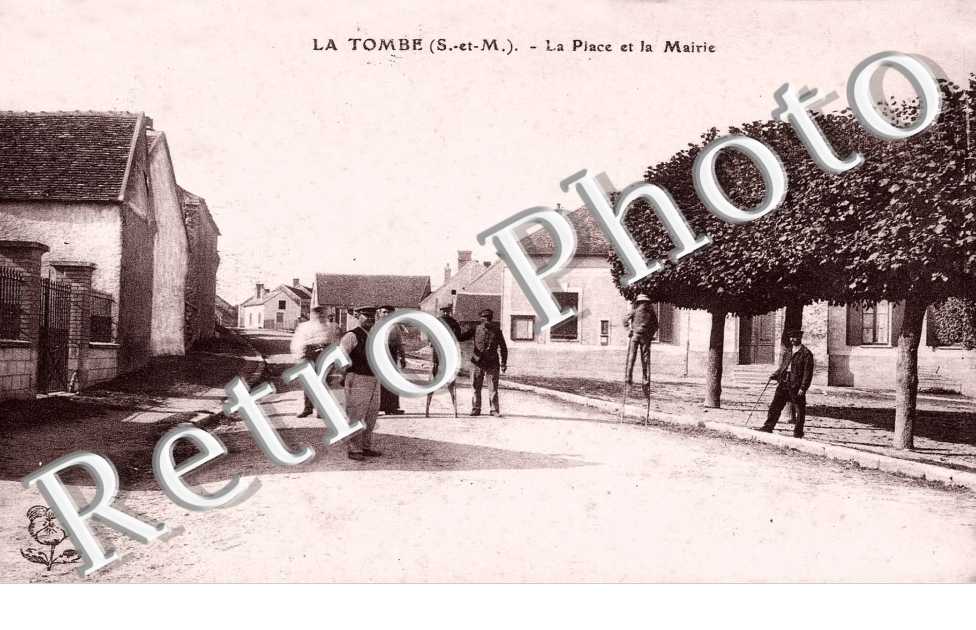 La place et la mairie