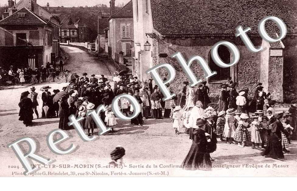 Sortie de la confirmation et de Monseigneur l'eveque de Meaux - religion