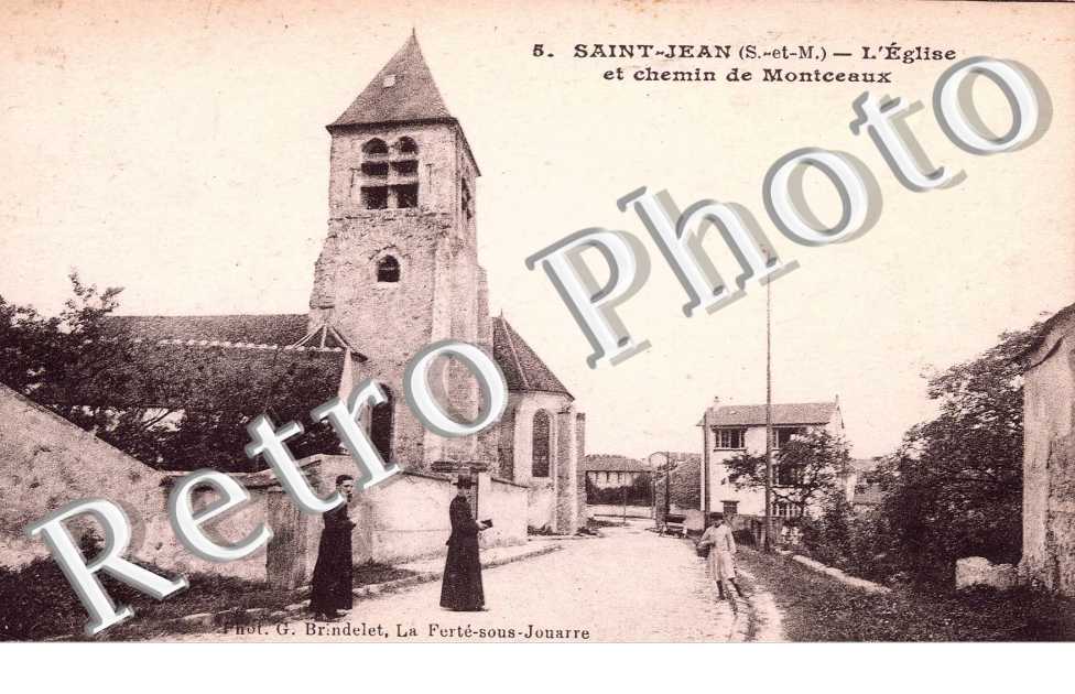  L'eglise et chemin de Montceaux