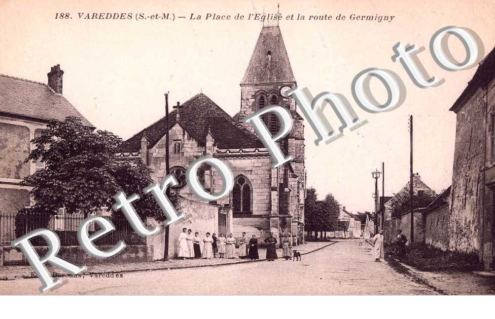 La place de l'eglise et la route de Germigny
