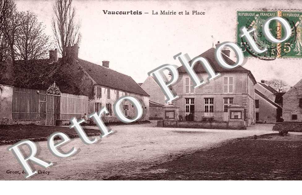 LA MAIRIE ET LA PLACE