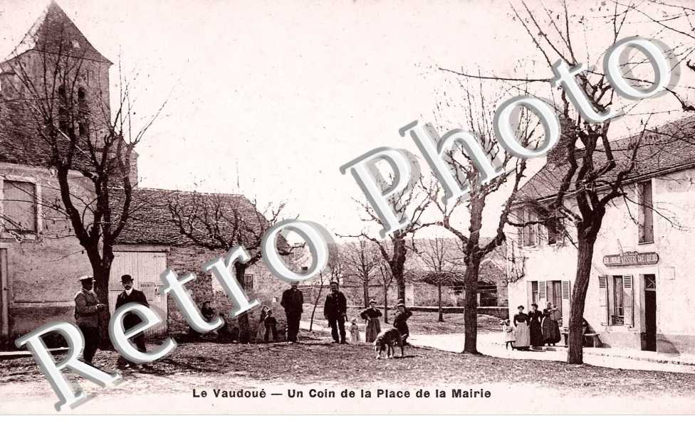 Un coin de la place de la mairie