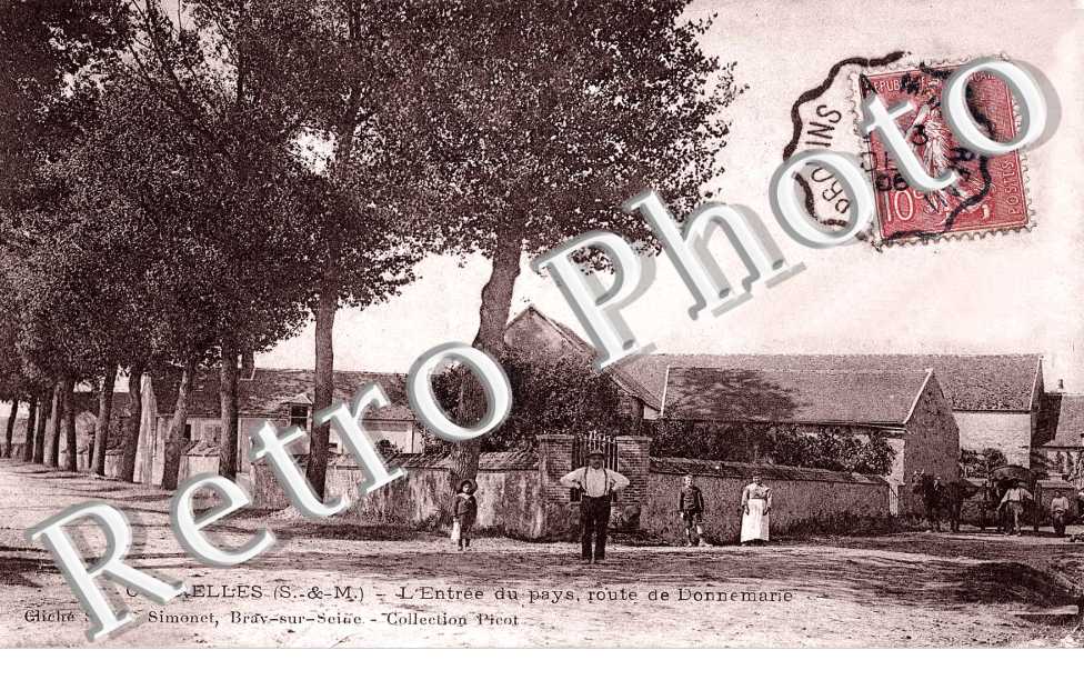 Cutrelles -  Entree du pays - route de Donnemarie