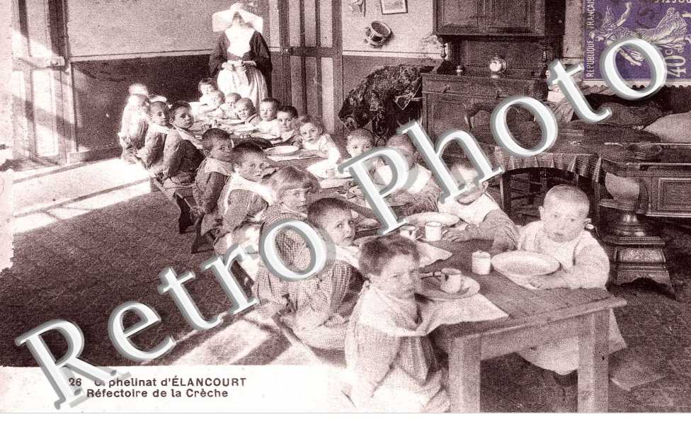 l'orphelinat, refectoire de la creche
