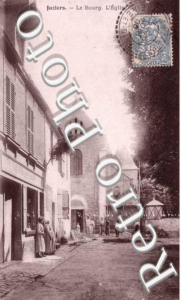 Le bourg - l'eglise