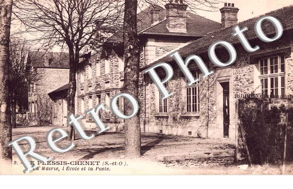 9 LA MAIRIE L'ECOLE ET LA POSTE