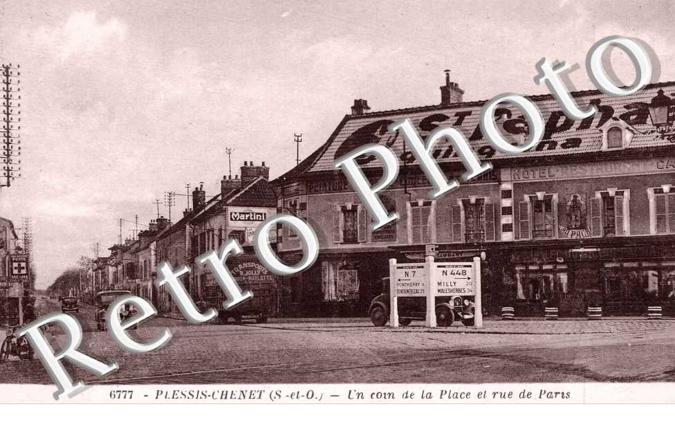 UN COIN DE LA PLACE ET RUE DE PARIS - pub Saint Rapael Quinquina