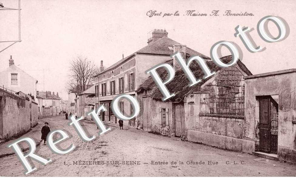 offert par la maison A. benoiston - entree de la grande rue