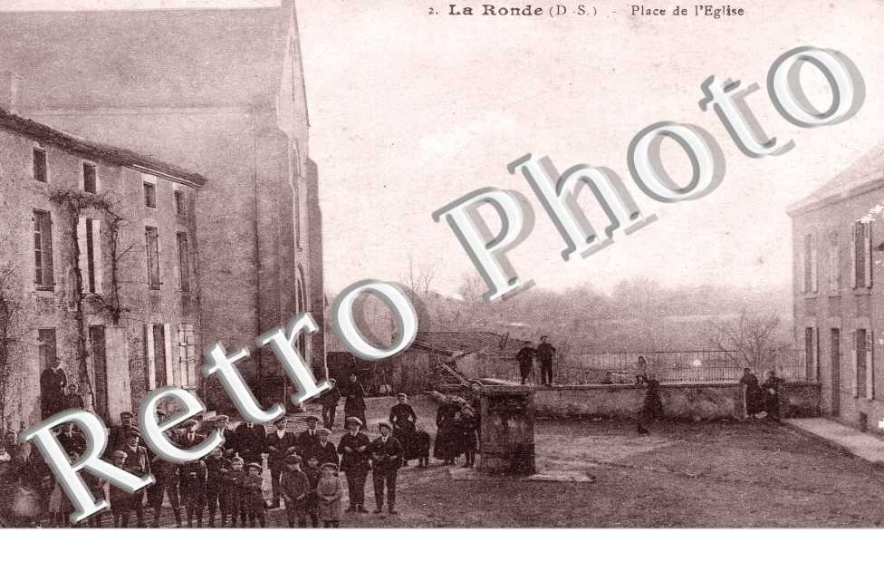 LA RONDE PLACE DE L'EGLISE