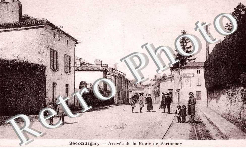 Arrivee de la route de Parthenay