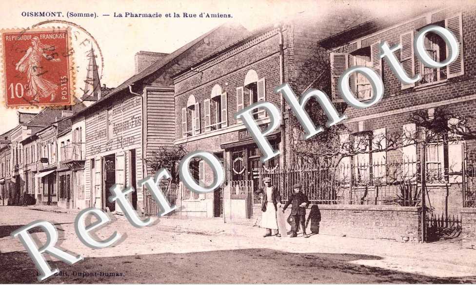 la pharmacie et la rue d'Amiens