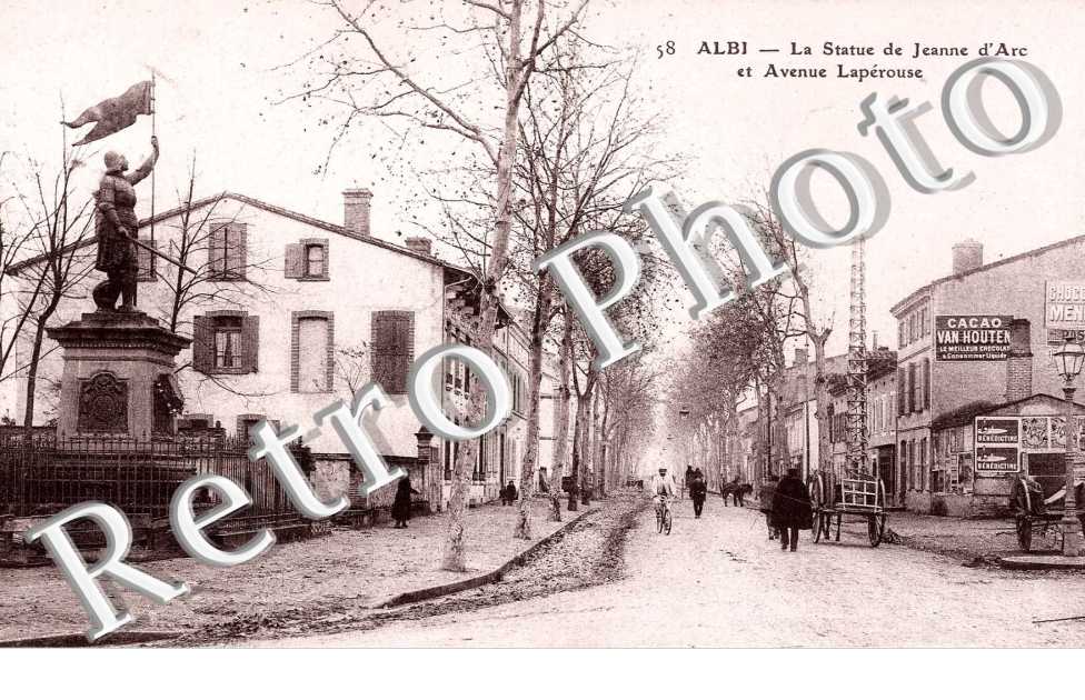 La statue de jeanne d'arc et avenue Laperousse