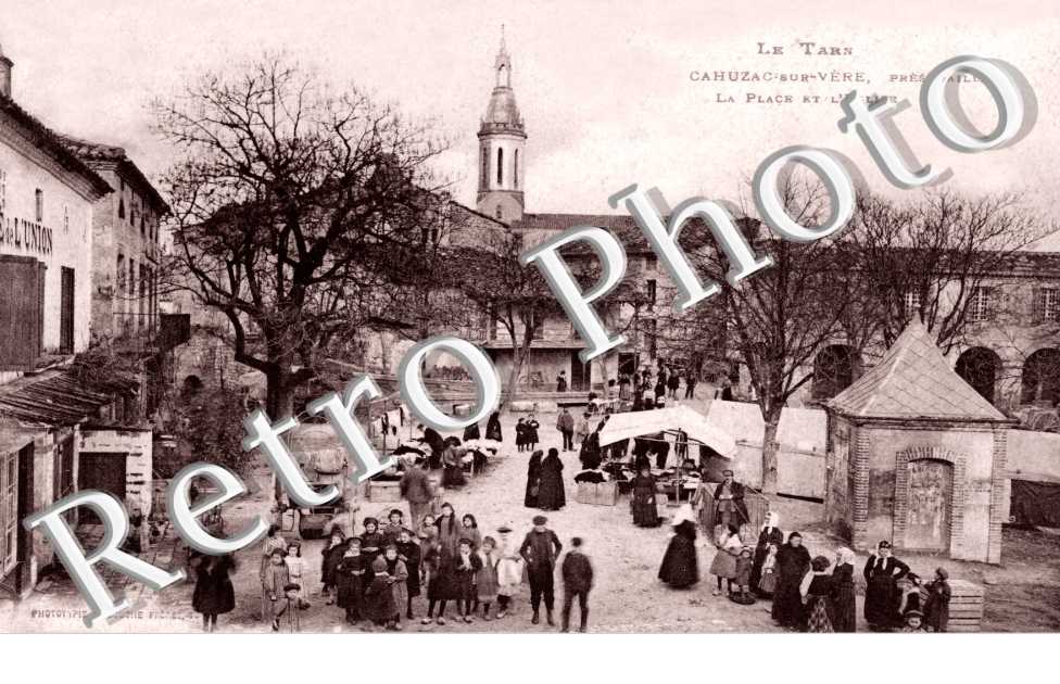 la place et l'eglise