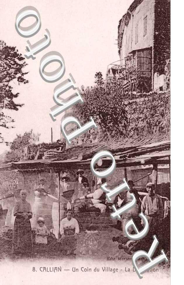 Un coin du village - la distillation