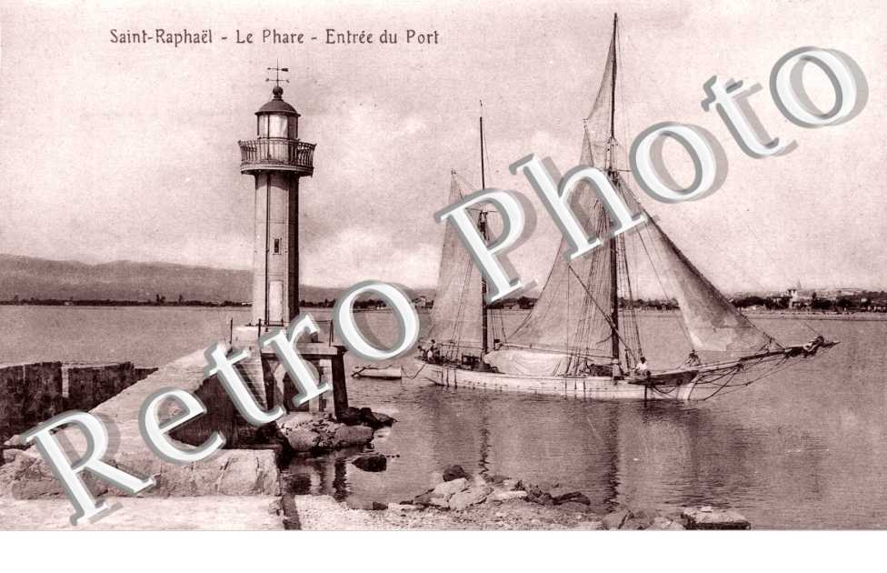 Le Phare - Entree du Port