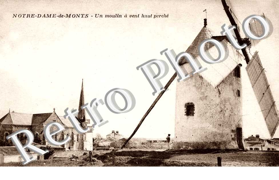 Un moulin a vent haut perche
