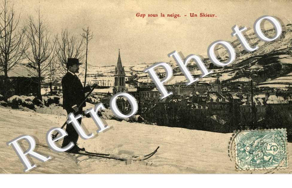 sous la neige un skieur  (SKI)