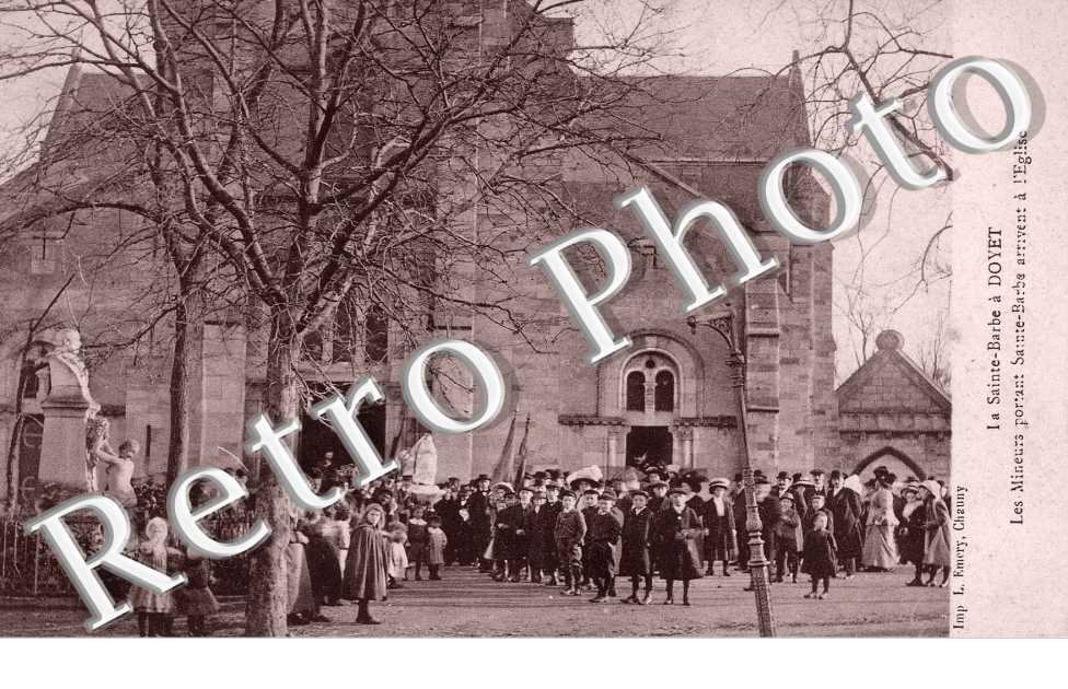 Ste barbe- les mineurs portant Ste Barbe arrivant a l'eglise