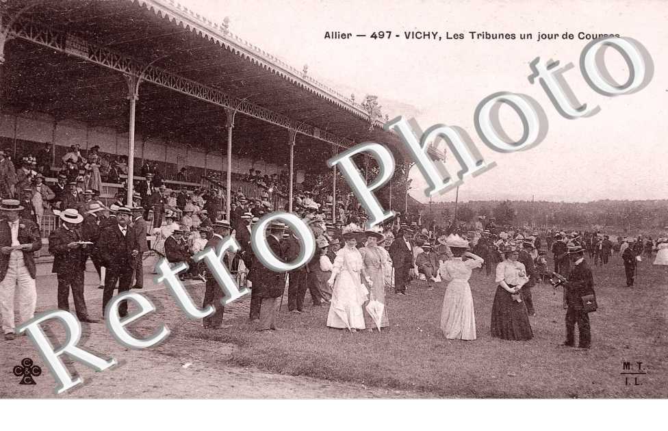 les tribunes un jour de courses