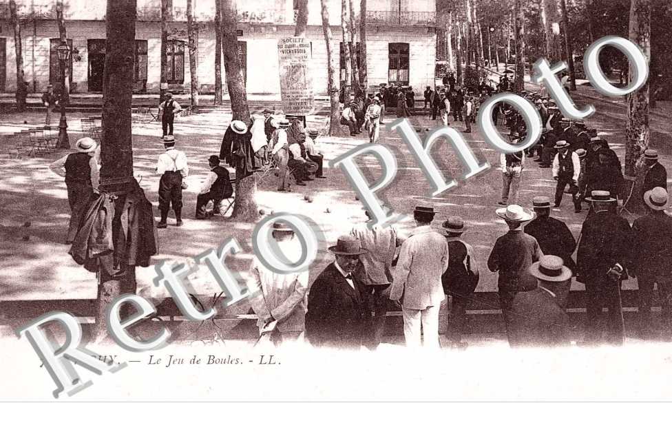 LE JEU DE BOULES