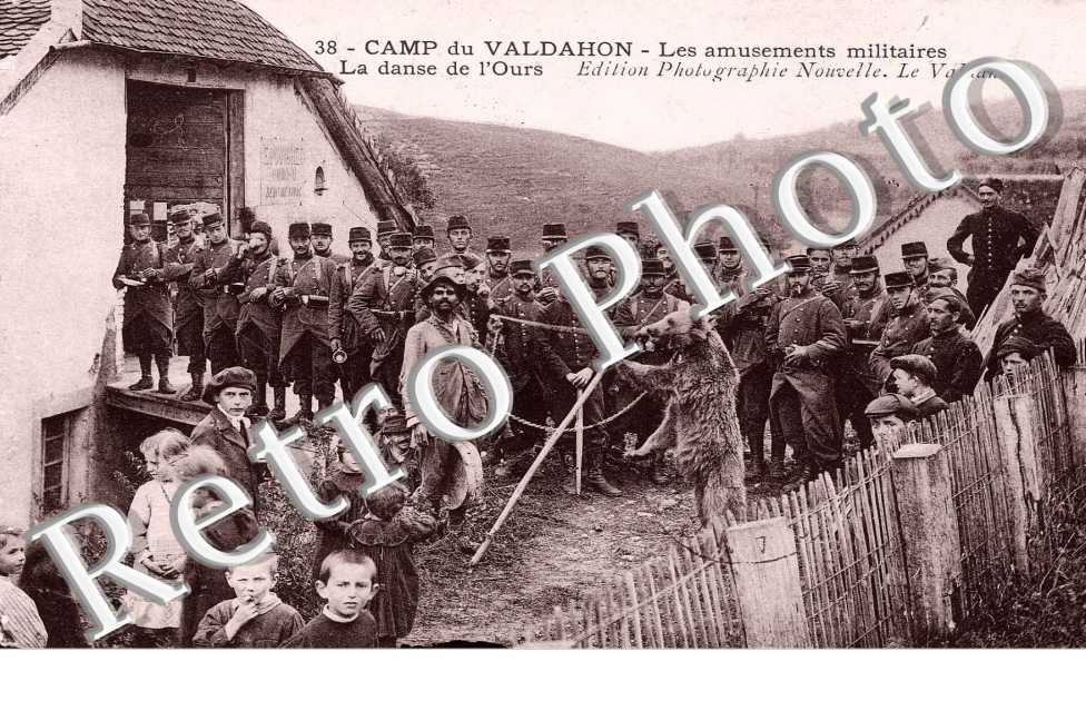 les amusements militaires, la danse de l'ours