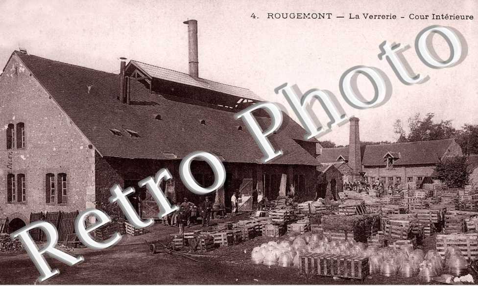 ROUGEMONT  la verrerie, cour interieure